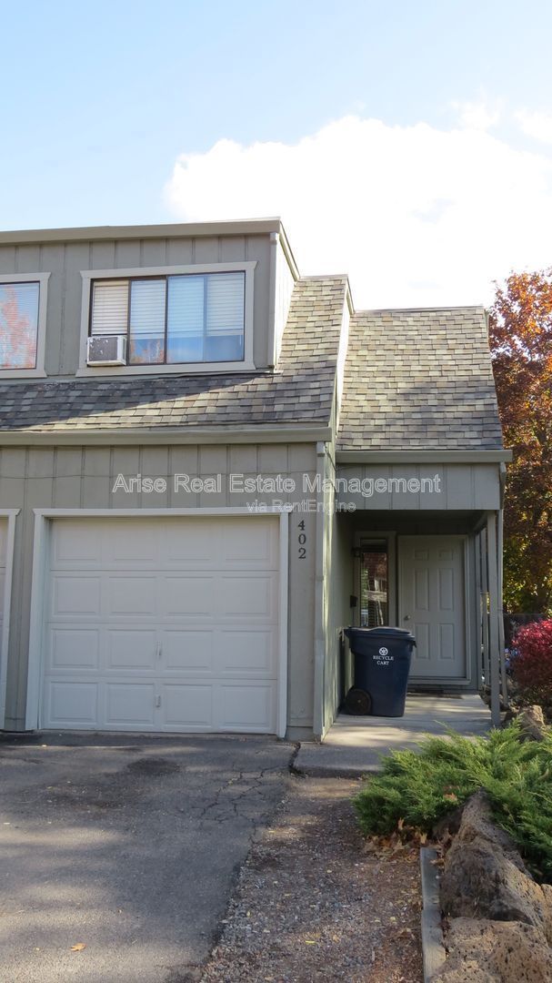 2 Bed, 1 Bath Home with Garage & Fenced Backyard (HOUSE IS OCCUPIED) please do not disturb property image