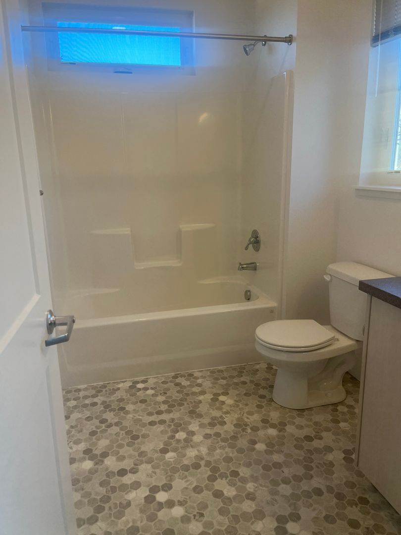 MOVE IN SPECIAL $500 off 1st Months Rent-Modern Living with high celings and bright concepts – Utilities Included! property image