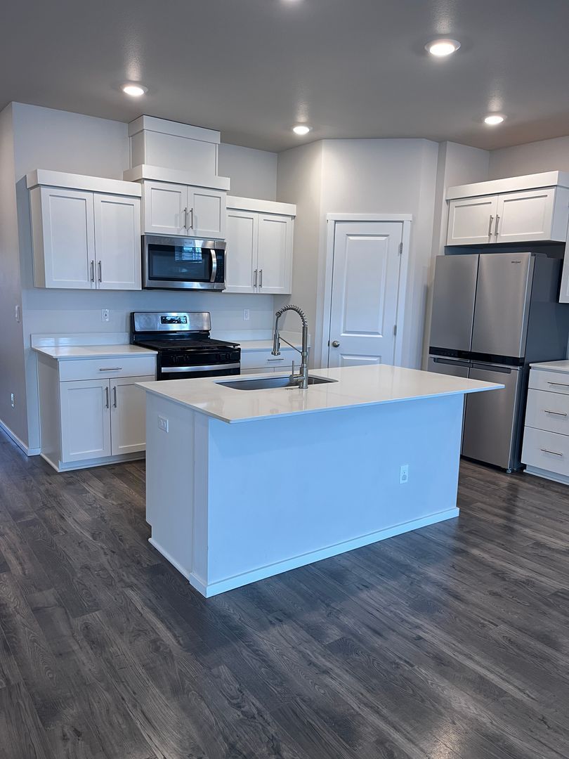 Please do not disturb Tenants. Beautiful one story home in quiet new neighborhood in Prineville property image