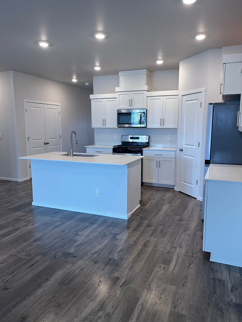 Please do not disturb Tenants. Beautiful one story home in quiet new neighborhood in Prineville property image