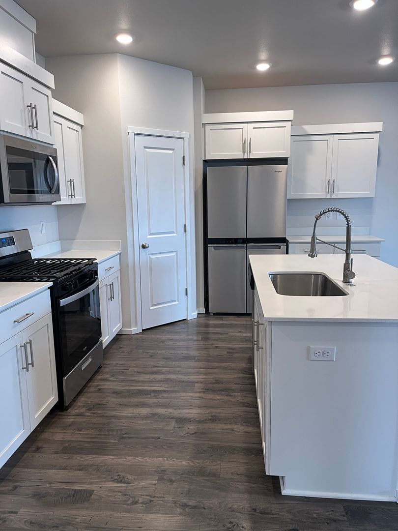 Please do not disturb Tenants. Beautiful one story home in quiet new neighborhood in Prineville property image