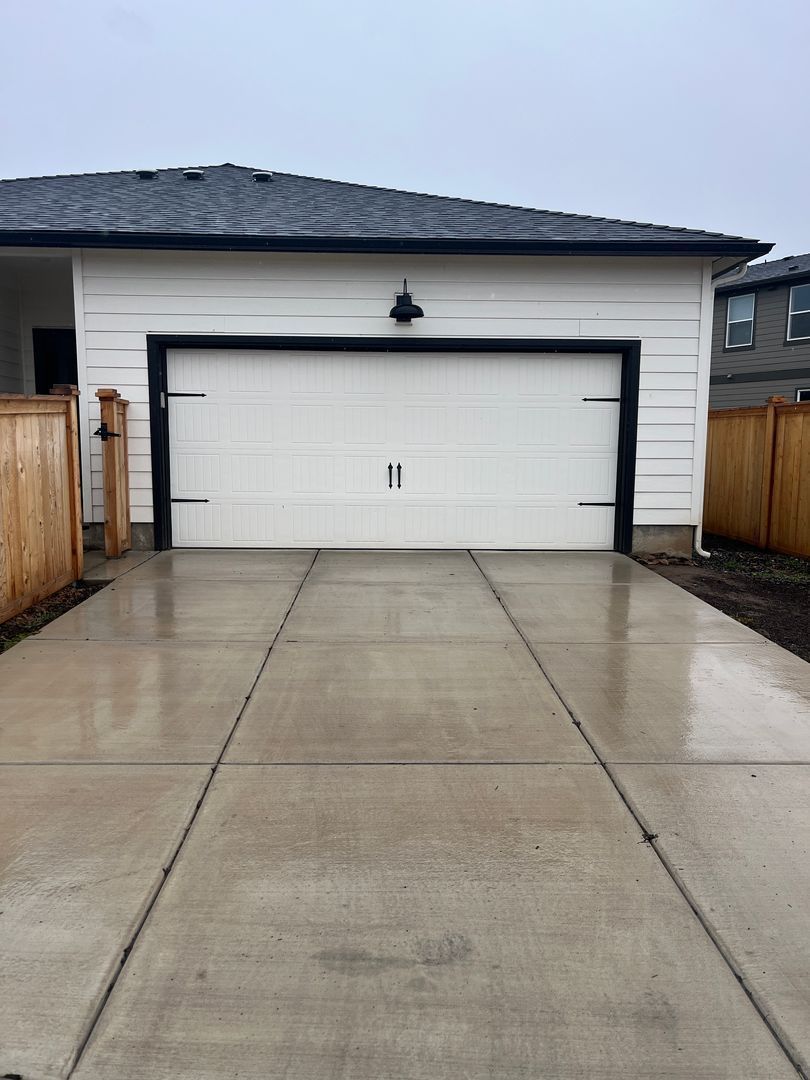 Please do not disturb Tenants. Beautiful one story home in quiet new neighborhood in Prineville property image