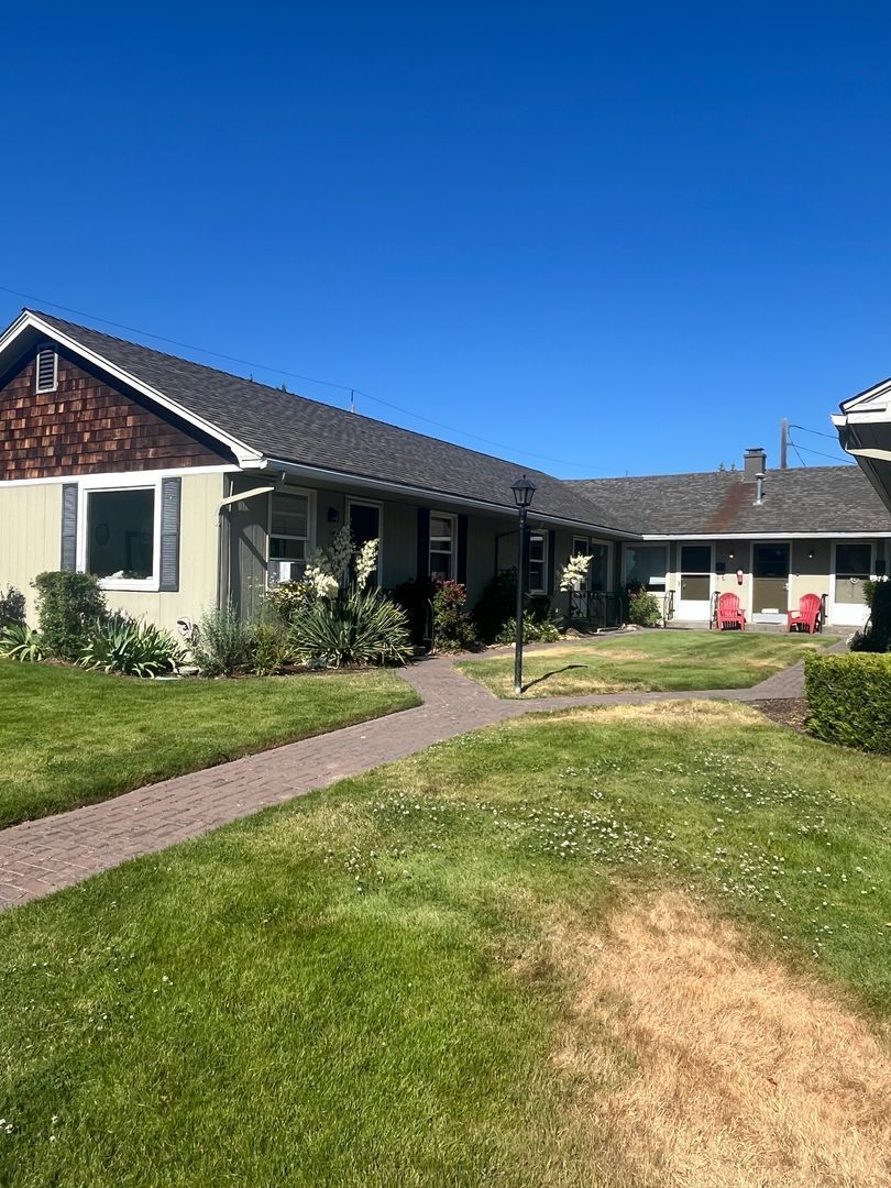 Beautiful cottage-style one-bedroom home with vintage charm.  Has hardwood floors and an open floor plan. property image