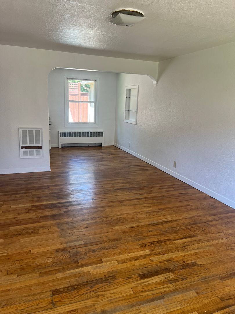 Beautiful cottage-style one-bedroom home with vintage charm.  Has hardwood floors and an open floor plan. property image