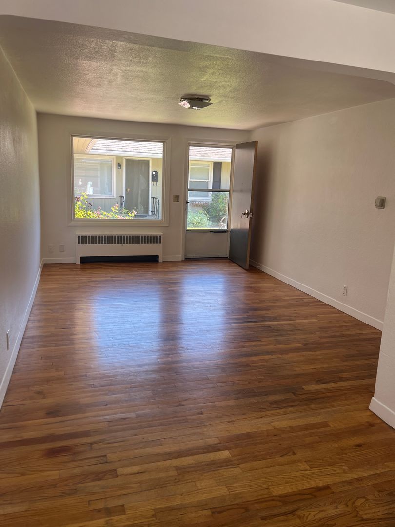 Beautiful cottage-style one-bedroom home with vintage charm.  Has hardwood floors and an open floor plan. property image