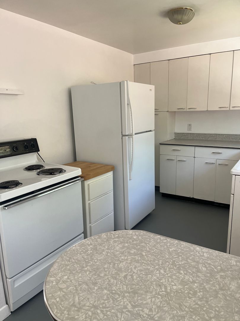 Beautiful cottage-style one-bedroom home with vintage charm.  Has hardwood floors and an open floor plan. property image