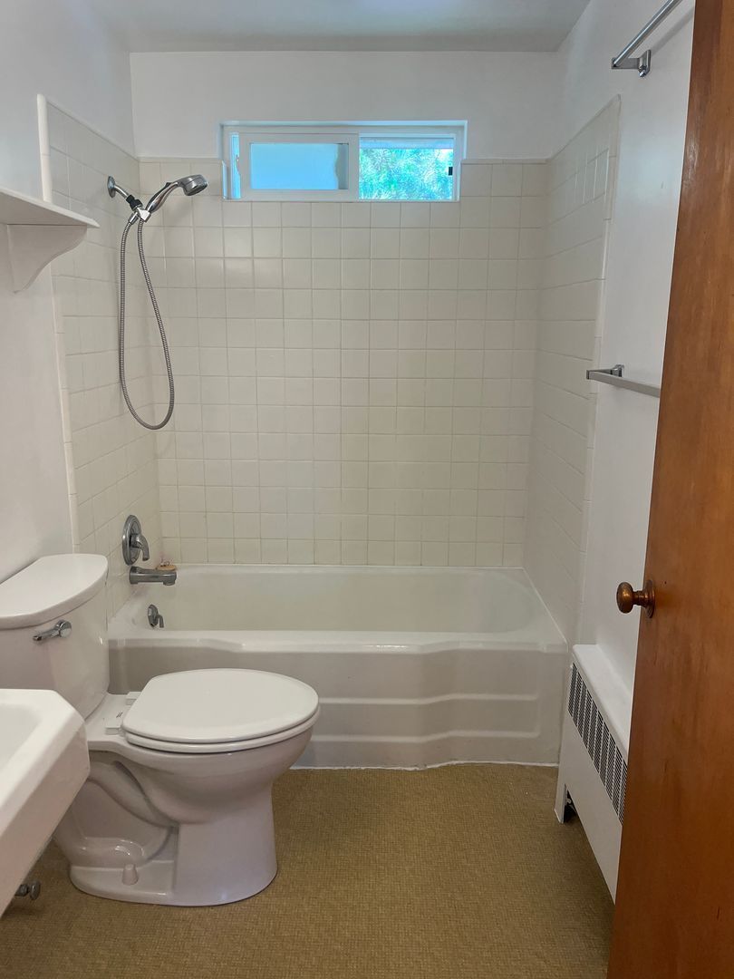 Beautiful cottage-style one-bedroom home with vintage charm.  Has hardwood floors and an open floor plan. property image