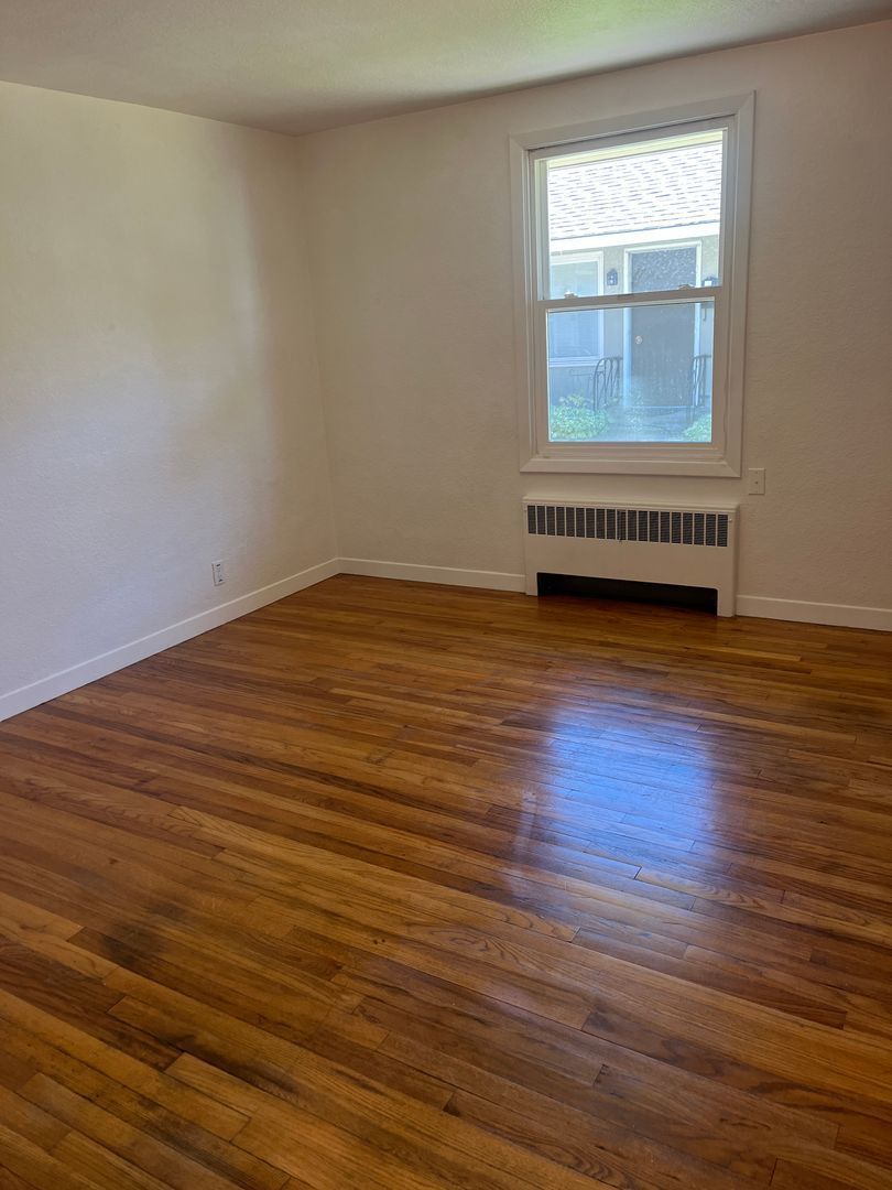Beautiful cottage-style one-bedroom home with vintage charm.  Has hardwood floors and an open floor plan. property image