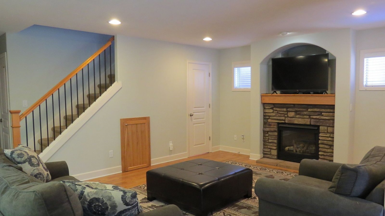 Beautiful 2 story home with 3 bedrooms and 2.5 bathrooms.  Fenced backyard. Stainless steel appliances, granite countertops, gas fireplace, air conditioning. property image