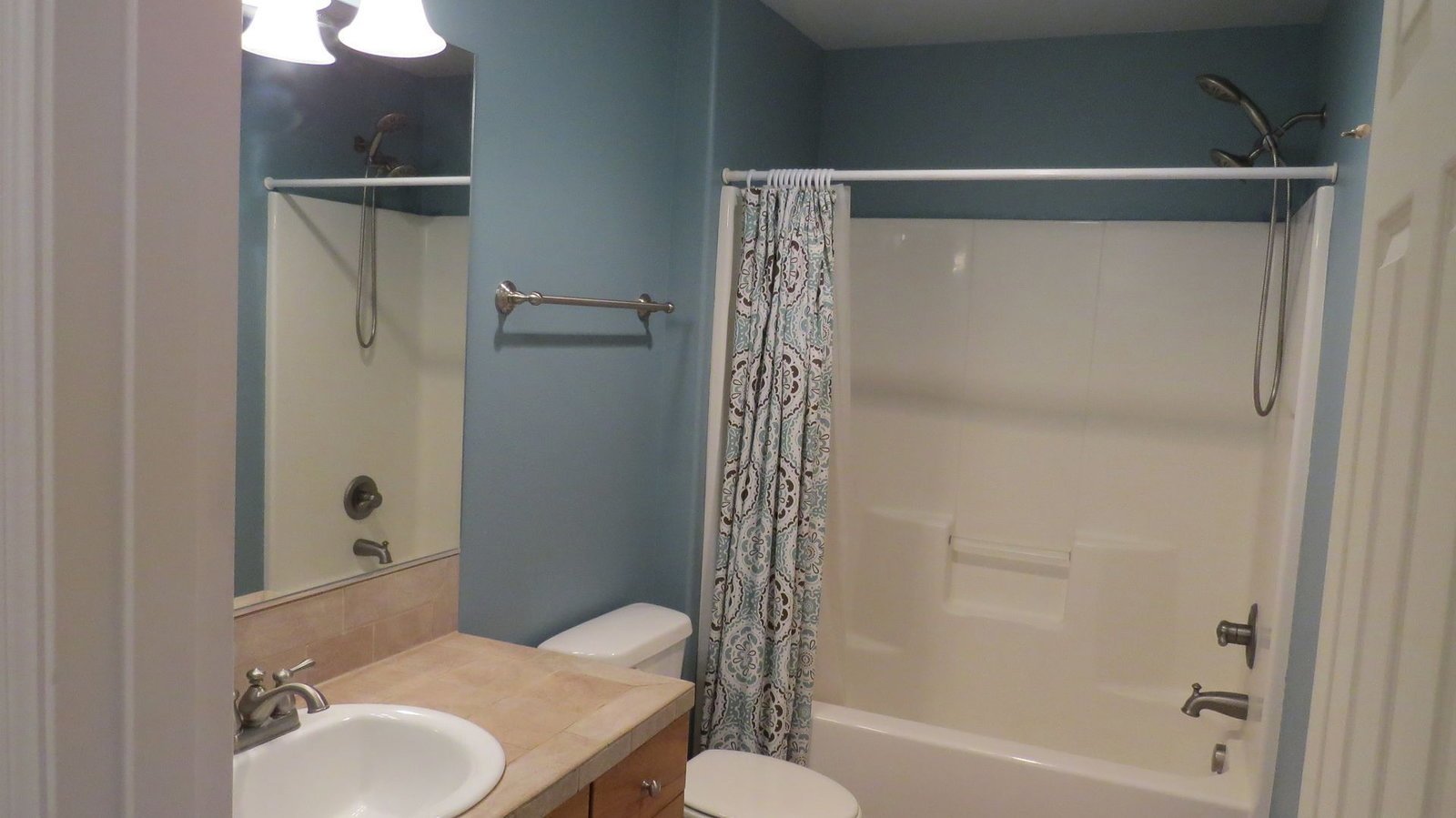 Beautiful 2 story home with 3 bedrooms and 2.5 bathrooms.  Fenced backyard. Stainless steel appliances, granite countertops, gas fireplace, air conditioning. property image