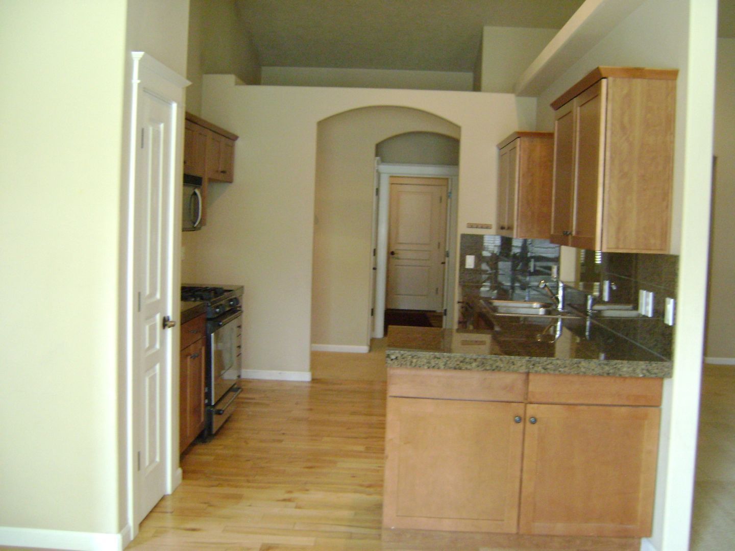 Beautiful 3 bedroom, 3 bathroom, one story single family home in quiet neighborhood - Available in November property image