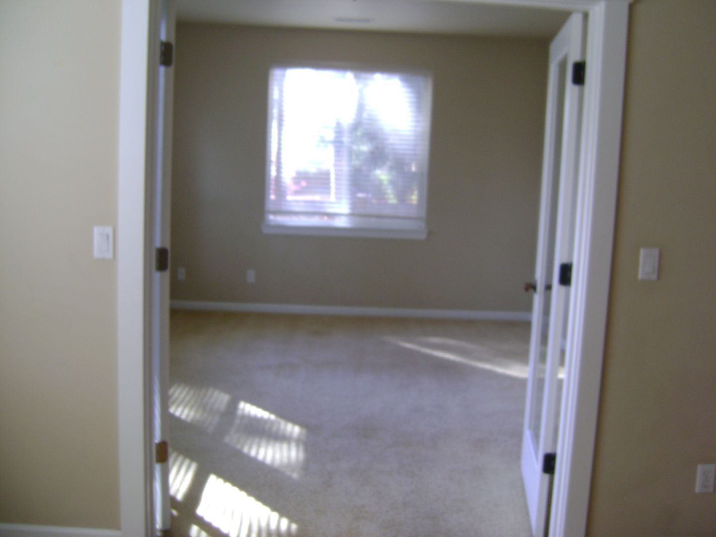 Beautiful 3 bedroom, 3 bathroom, one story single family home in quiet neighborhood - Available in November property image