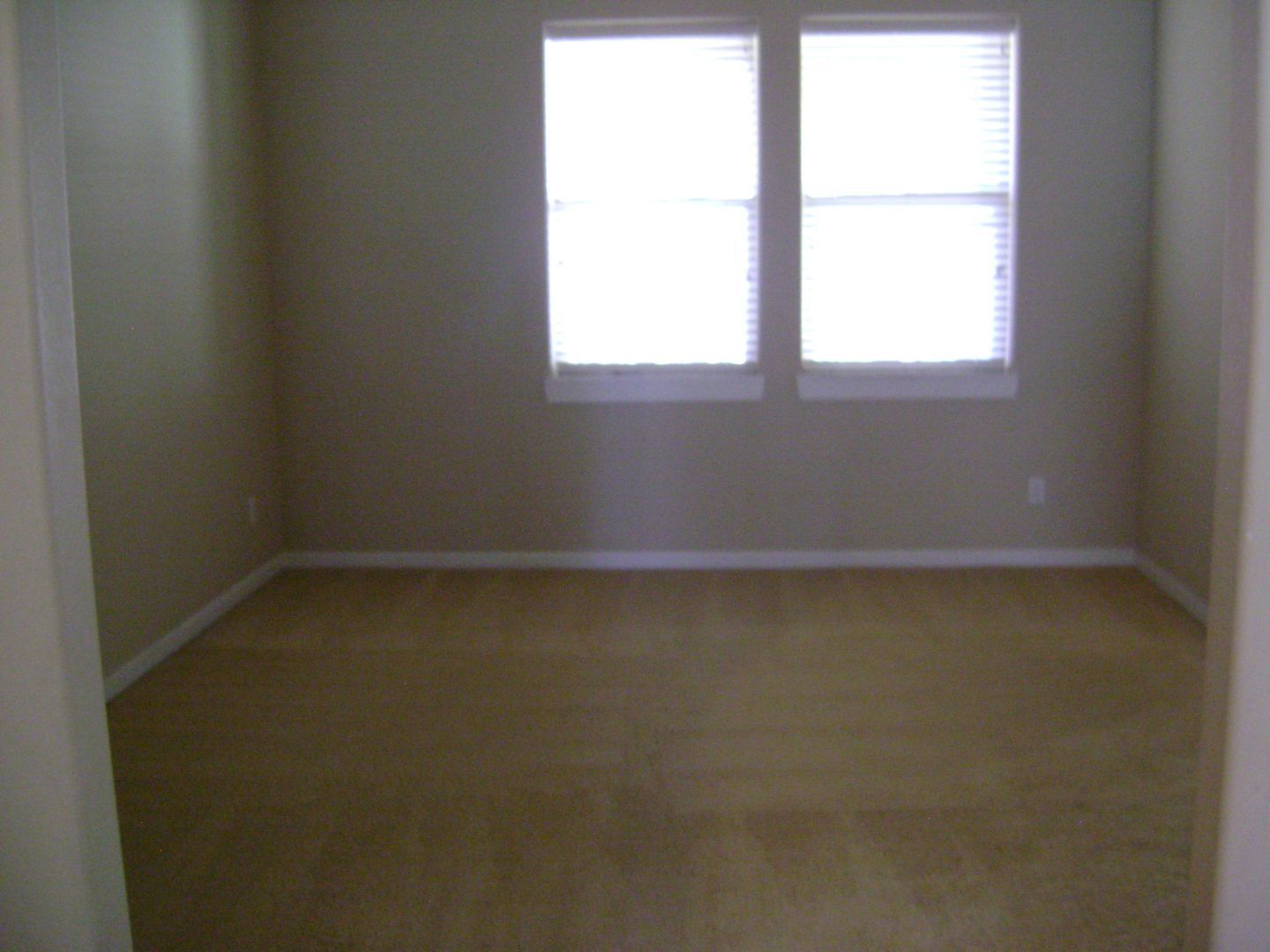 Beautiful 3 bedroom, 3 bathroom, one story single family home in quiet neighborhood - Available in November property image