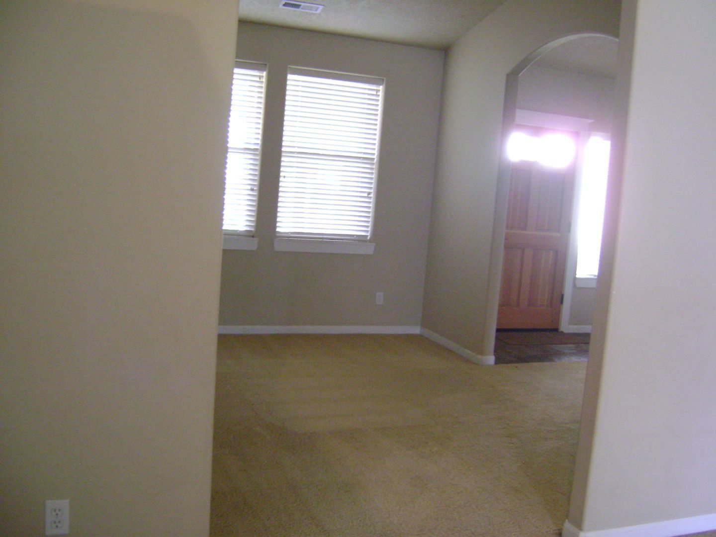 Beautiful 3 bedroom, 3 bathroom, one story single family home in quiet neighborhood - Available in November property image