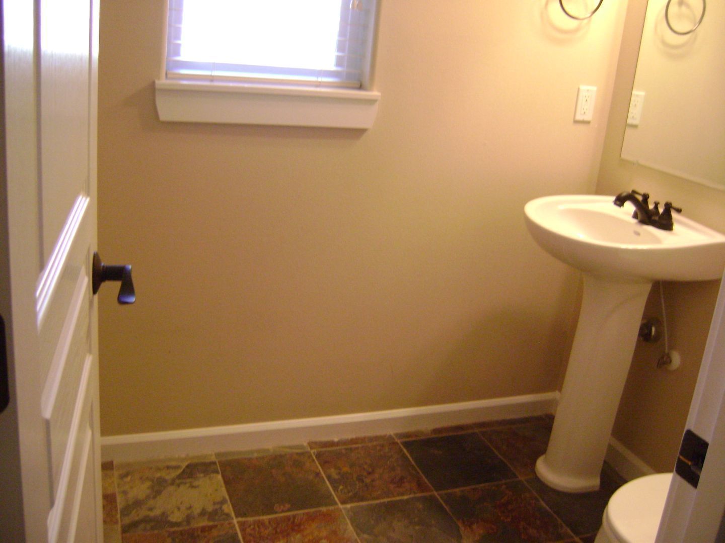 Beautiful 3 bedroom, 3 bathroom, one story single family home in quiet neighborhood - Available in November property image