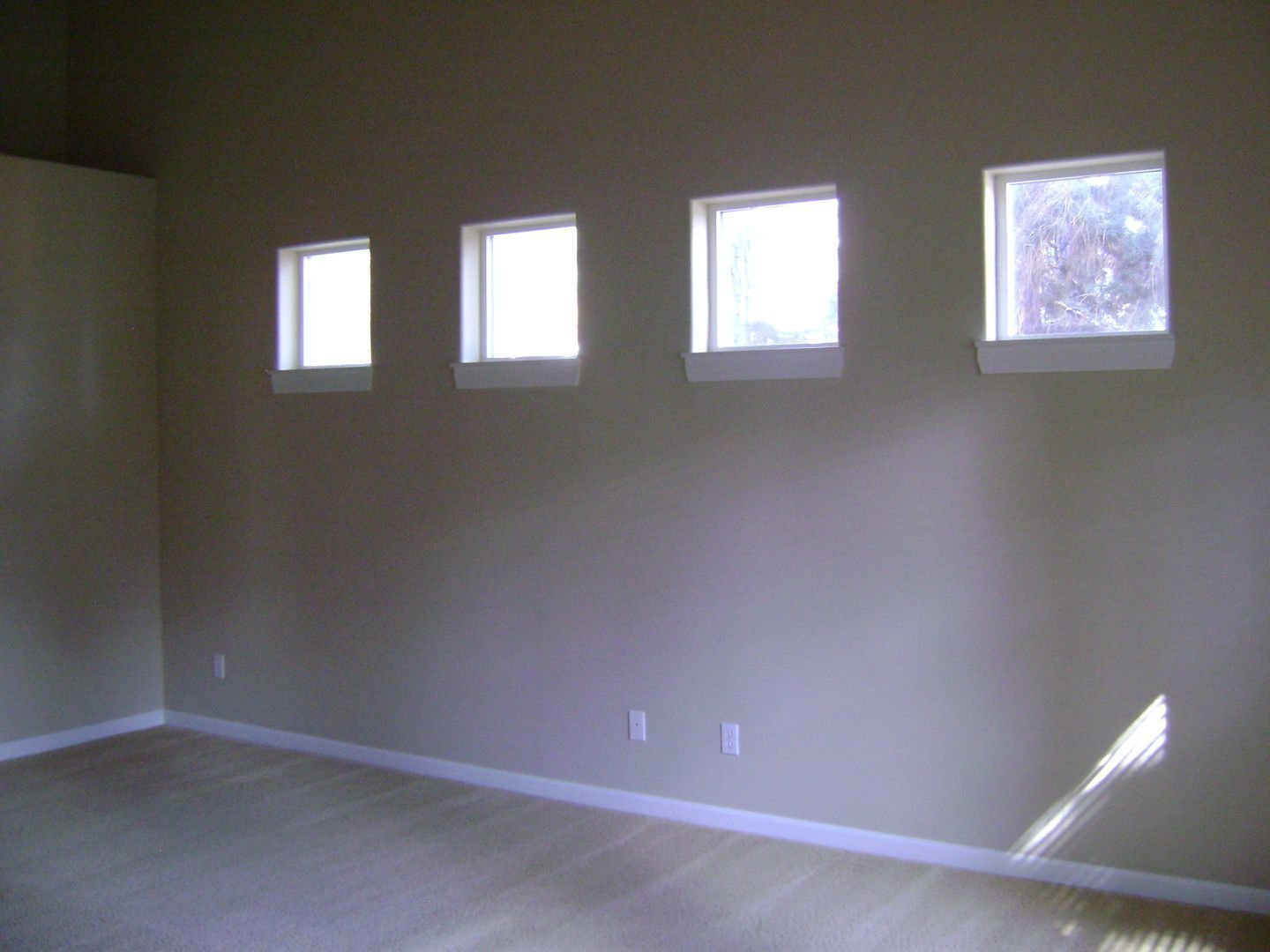 Beautiful 3 bedroom, 3 bathroom, one story single family home in quiet neighborhood - Available in November property image