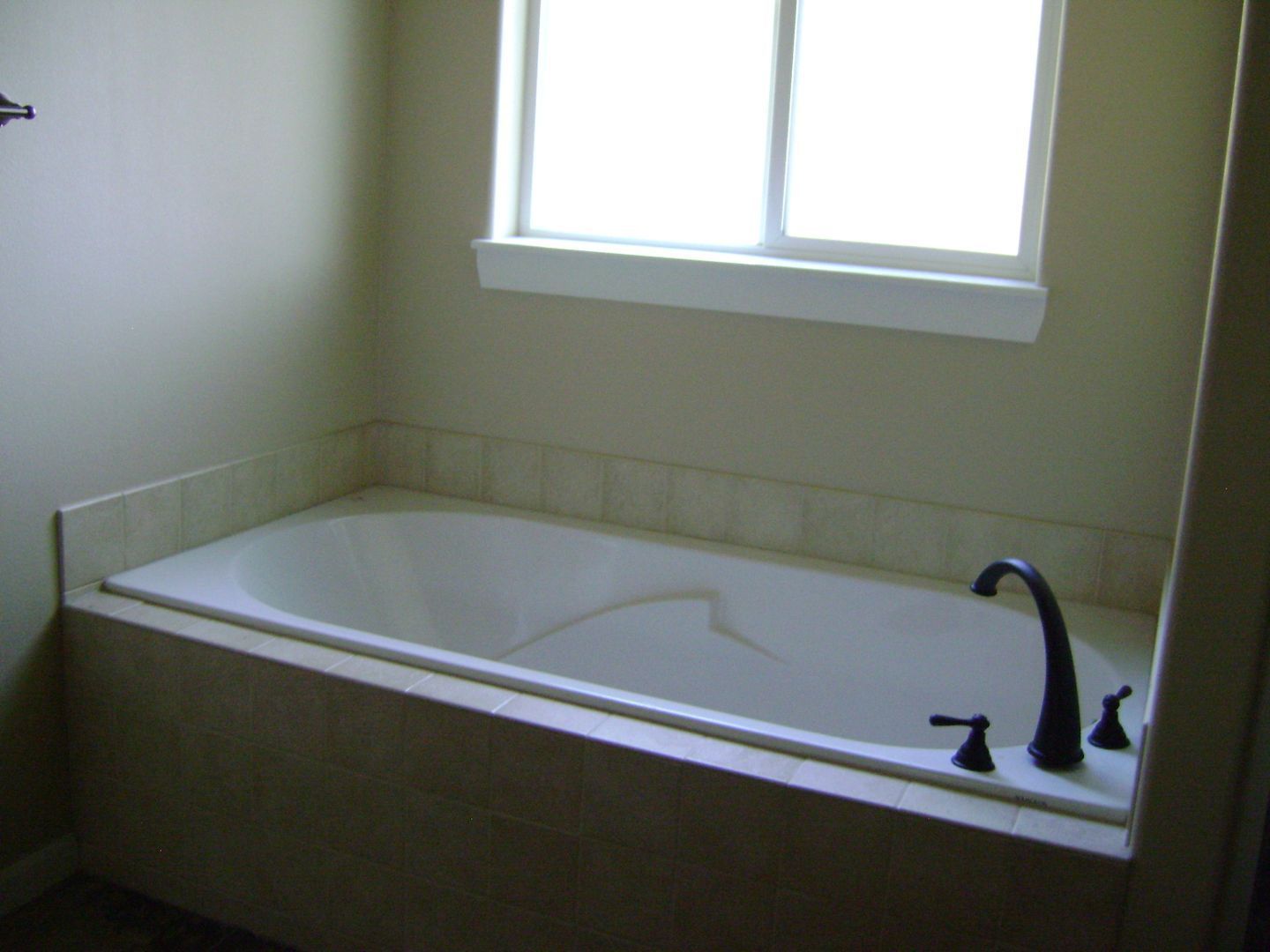 Beautiful 3 bedroom, 3 bathroom, one story single family home in quiet neighborhood - Available in November property image