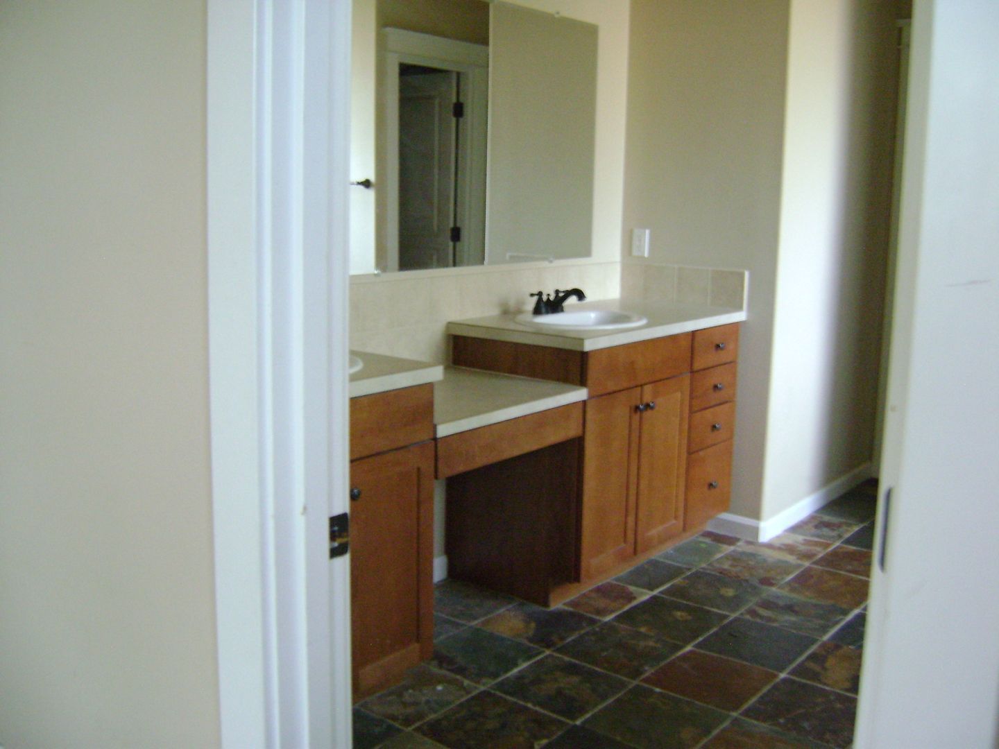 Beautiful 3 bedroom, 3 bathroom, one story single family home in quiet neighborhood - Available in November property image