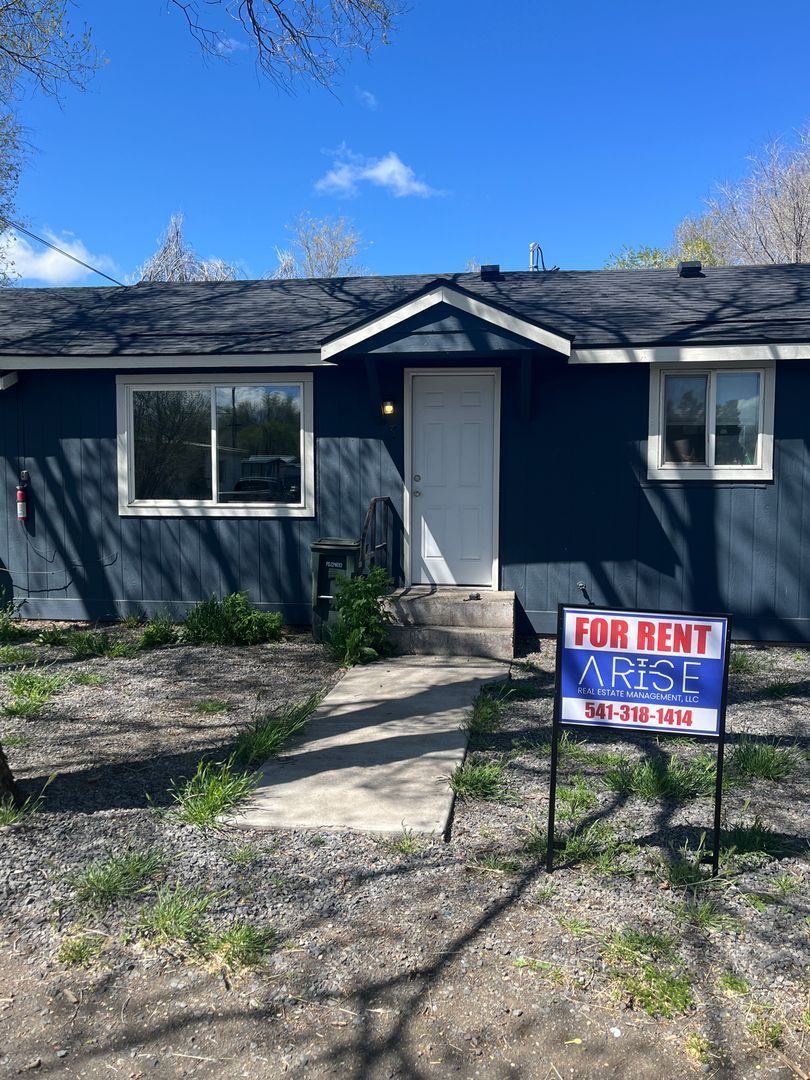 Affordable Studio Apartment – $900/Month | Small Pets Welcome! property image