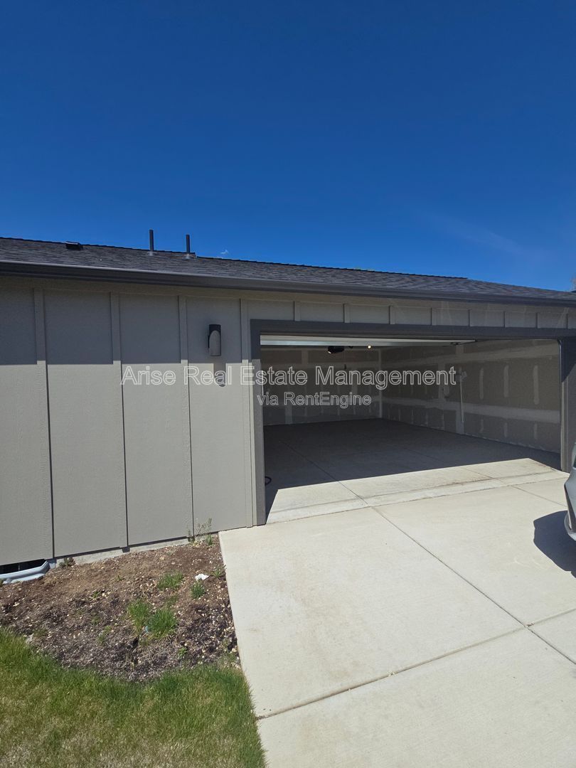 Beautiful, light-filled 3-bedroom, 2-bath home property image