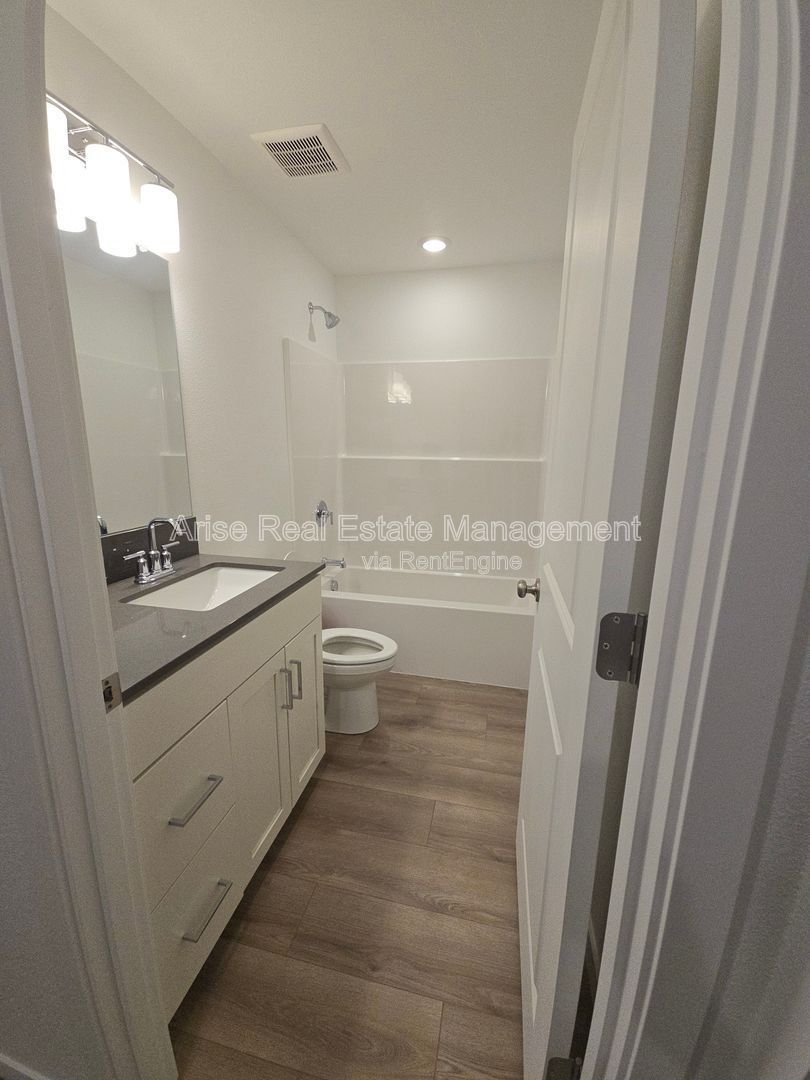 Beautiful, light-filled 3-bedroom, 2-bath home property image