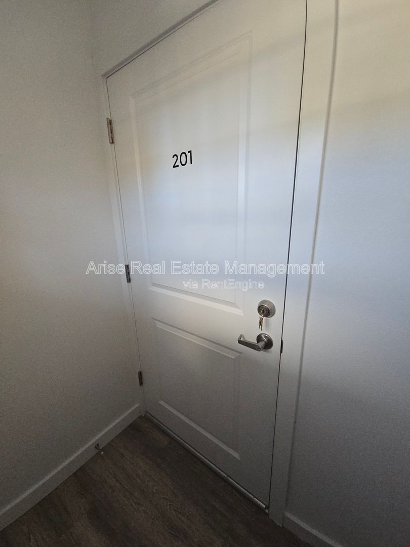 1st Month Move-In Special! Bright upstairs studio conveniently located near schools, downtown Redmond, and shopping. property image
