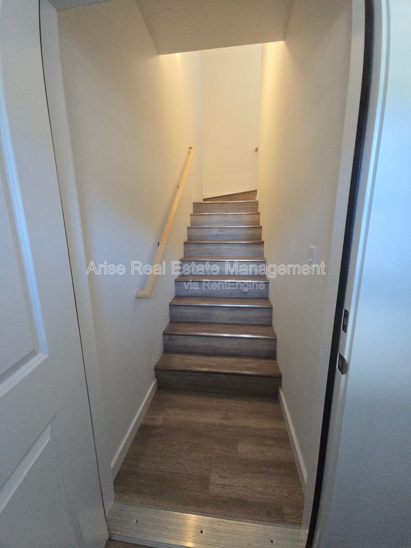 1st Month Move-In Special! Bright upstairs studio conveniently located near schools, downtown Redmond, and shopping. property image