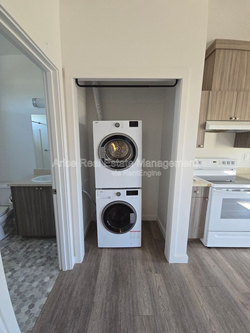 1st Month Move-In Special! Bright upstairs studio conveniently located near schools, downtown Redmond, and shopping. property image