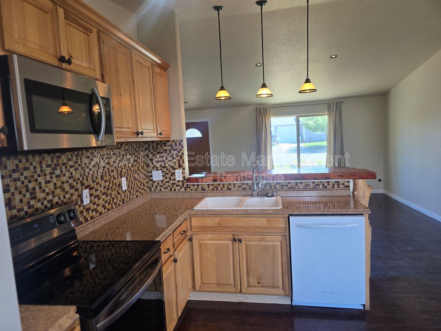 Fully fenced backyard, beautiful mountain views, close to the lake, and just a short drive to Redmond. Enjoy the perfect blend of peaceful surroundings and convenient access to nearby amenities. property image