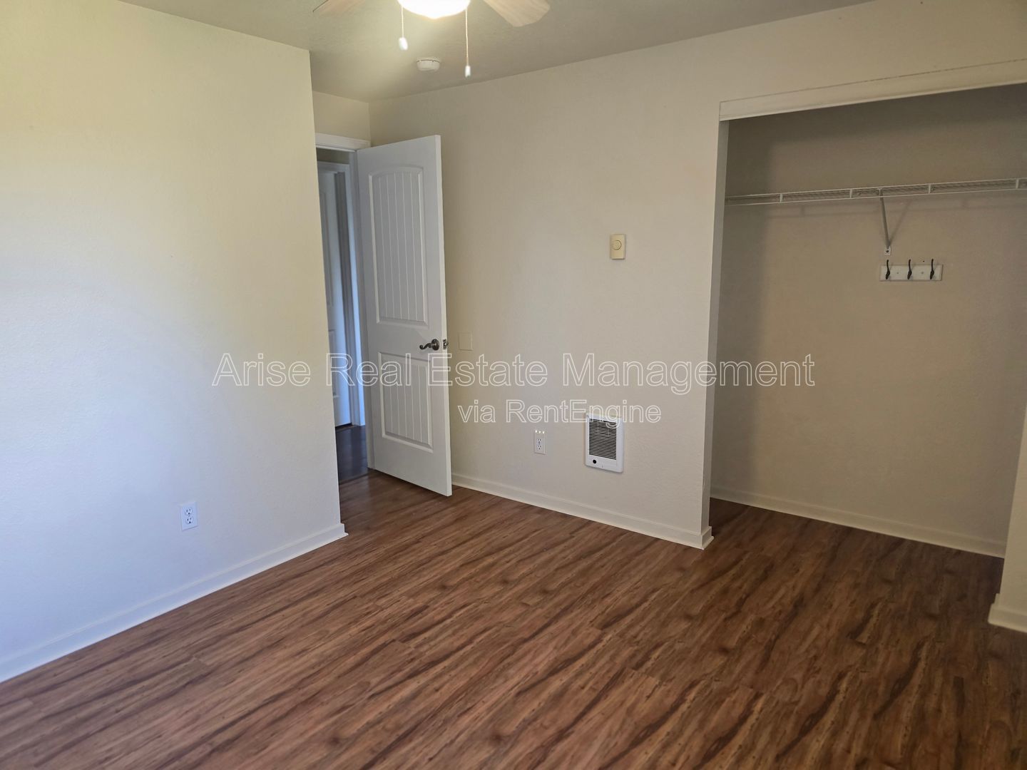 Fully fenced backyard, beautiful mountain views, close to the lake, and just a short drive to Redmond. Enjoy the perfect blend of peaceful surroundings and convenient access to nearby amenities. property image