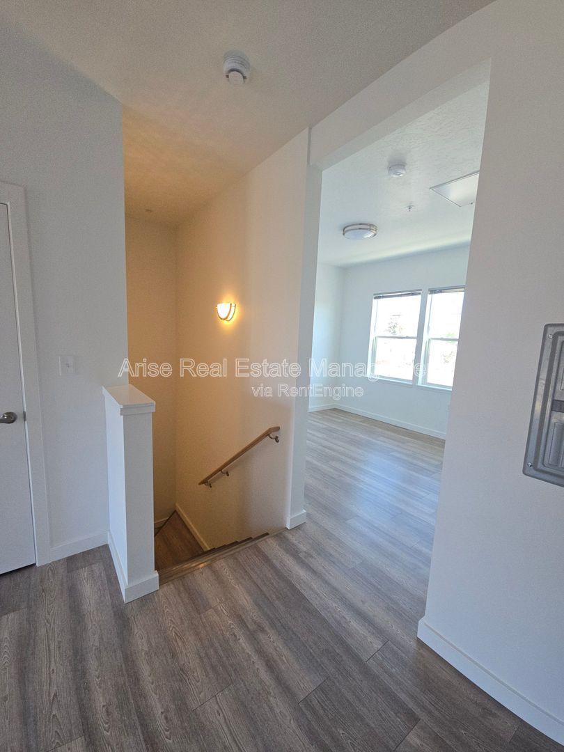 MOVE IN SPECIAL-Modern Studio Living with Private Entrance – Utilities Included! property image